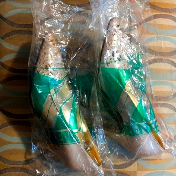 VINTAGE pointy toe, kitten heel pumps by J. Renee. Size 7. CLEAN! - Picture 11 of 11